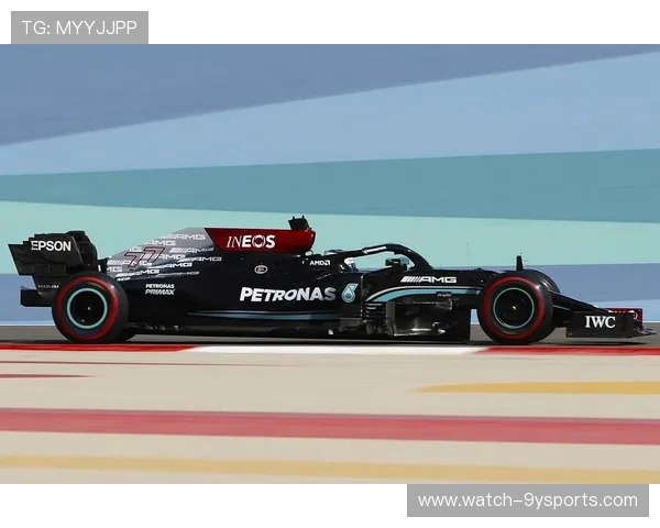 F1赛季最新动向：梅赛德斯与红牛车队的激烈竞争再度升温