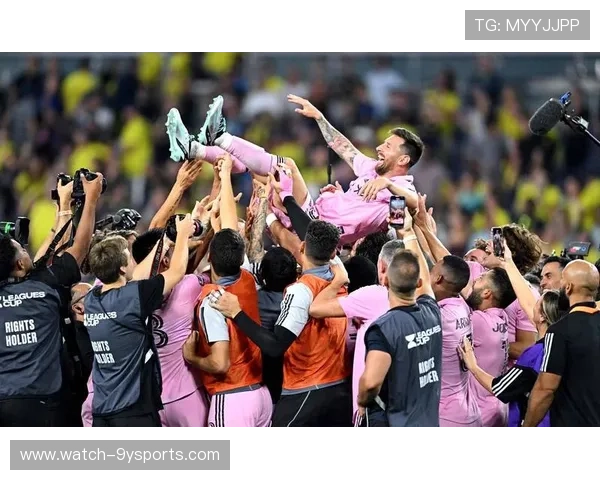 梅西加盟迈阿密国际后首战大放异彩 带队逆转胜利引爆全场激情